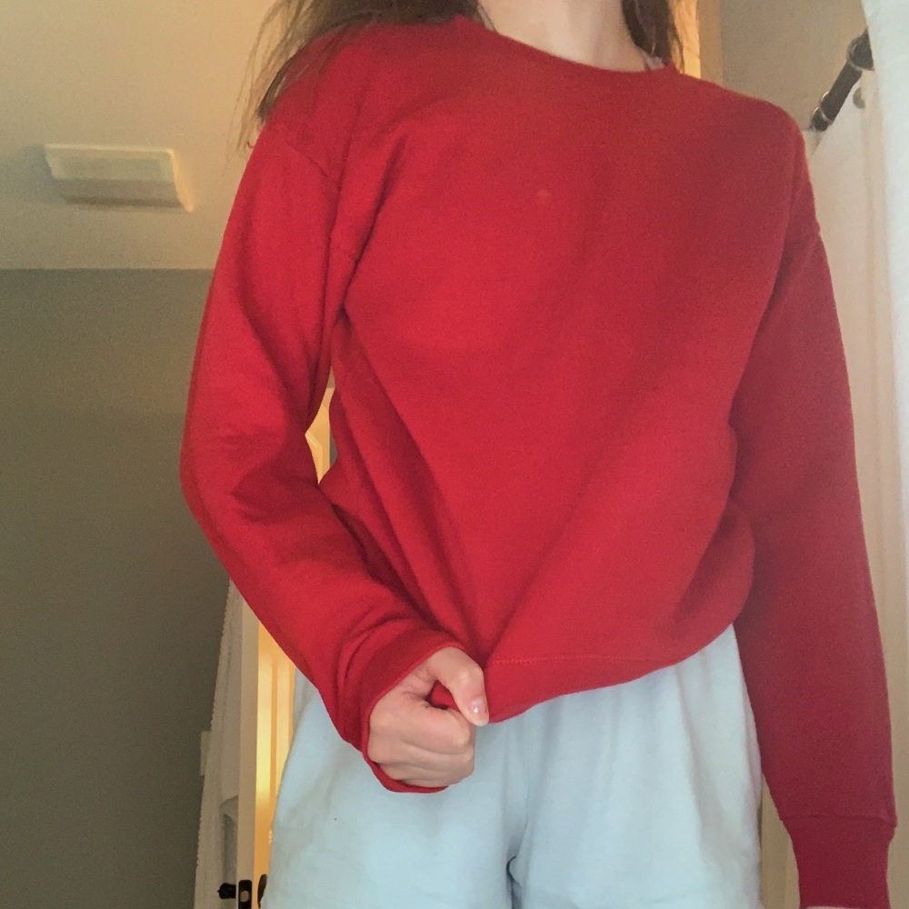RED PULLOVER
